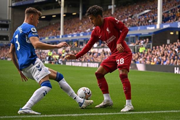 受到社会对 受到社会对